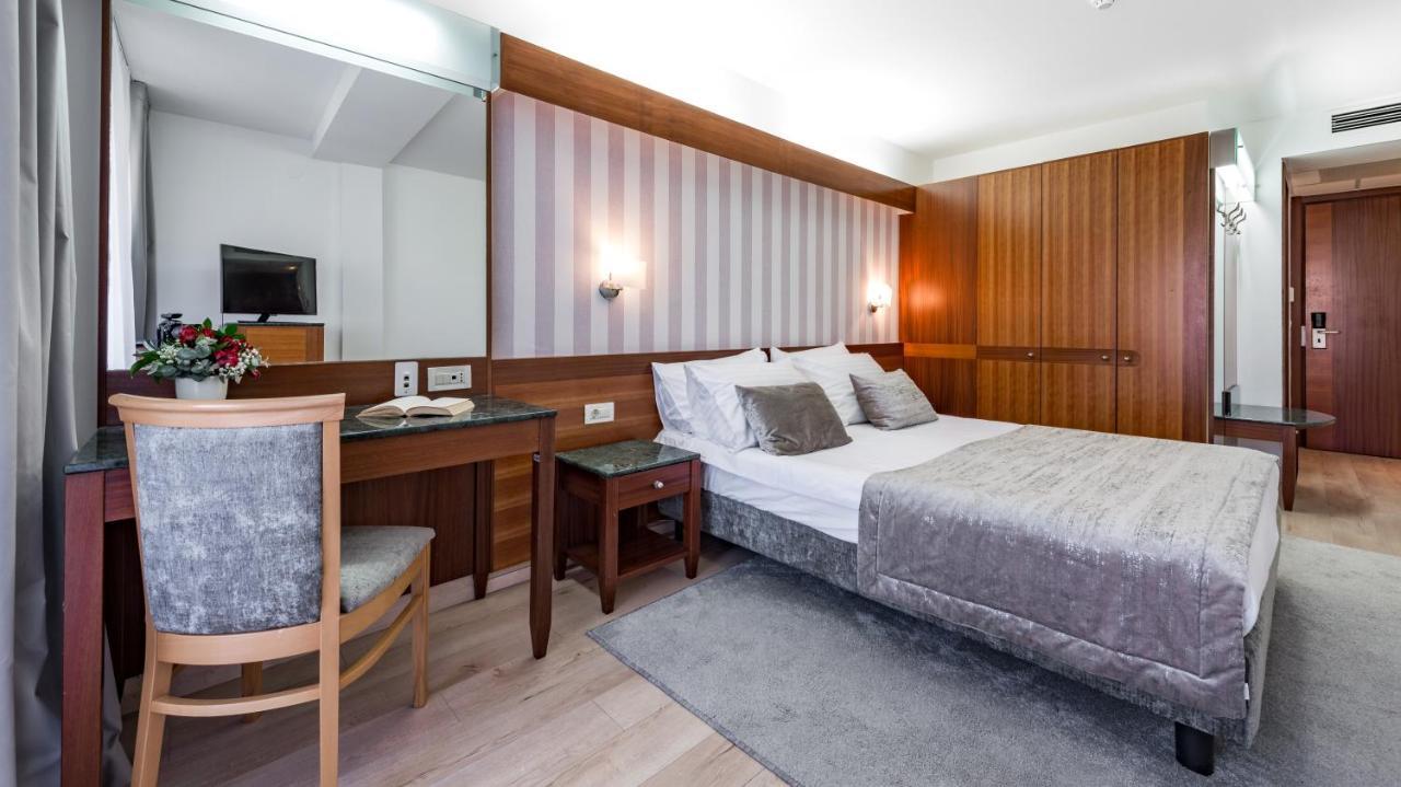 Double or Twin Room Balcony Sea View