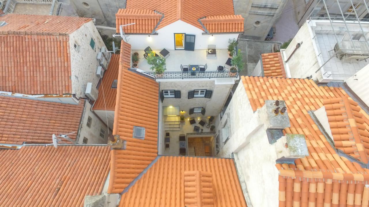 Studio Balcony,807564042:JPEG